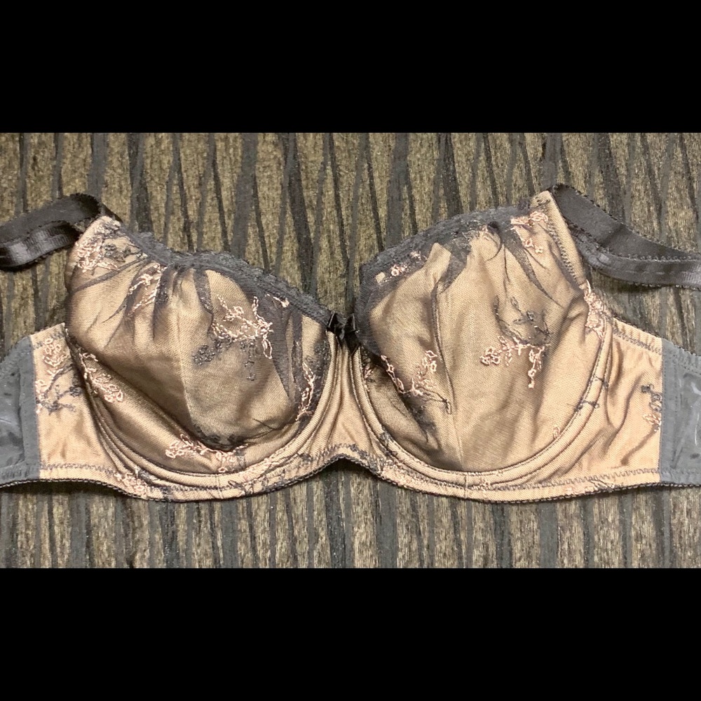 34D VS Embroidered Lace bra